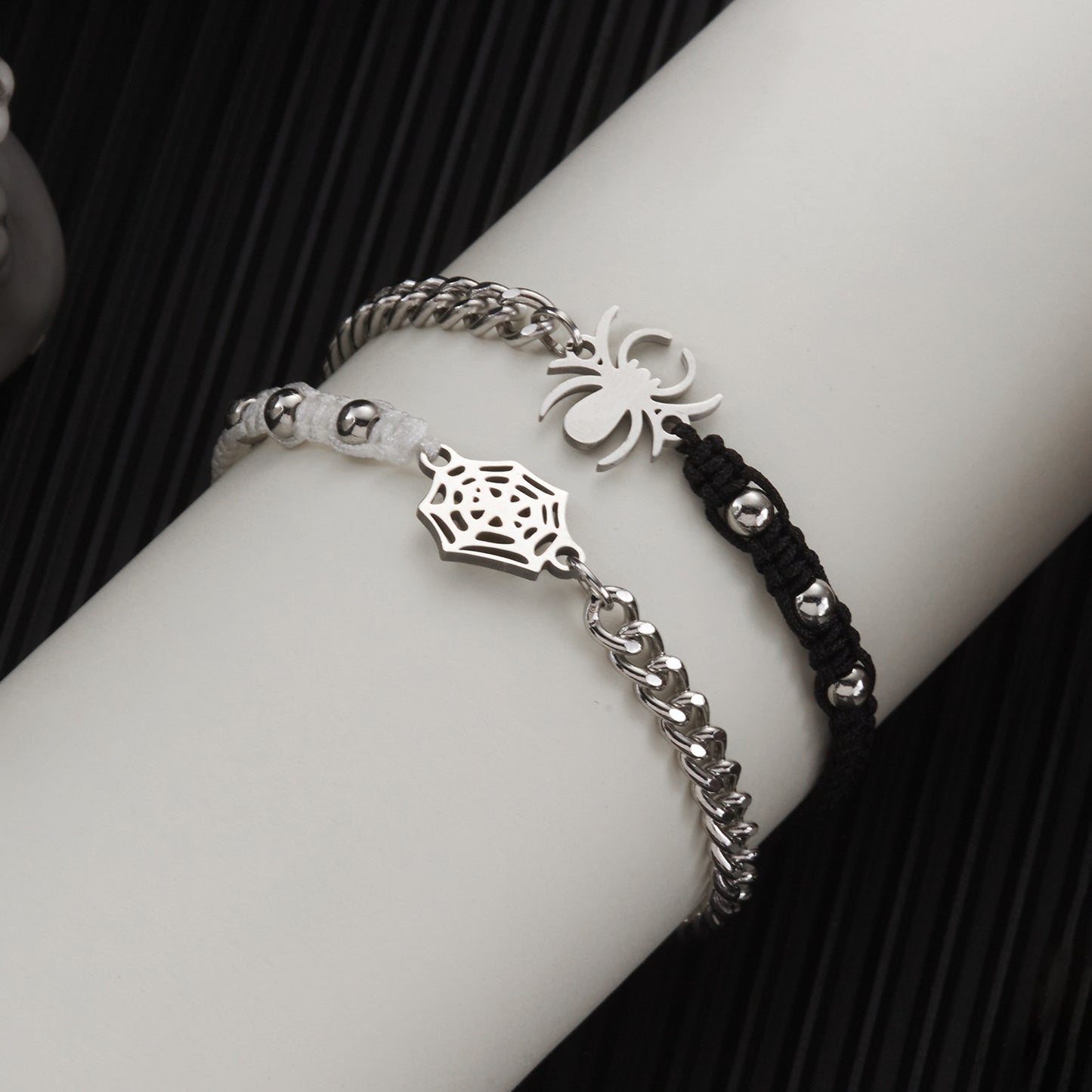 Gothic Style Spider Web Woven Bracelet in Alloy with Electroplating for Men and Women