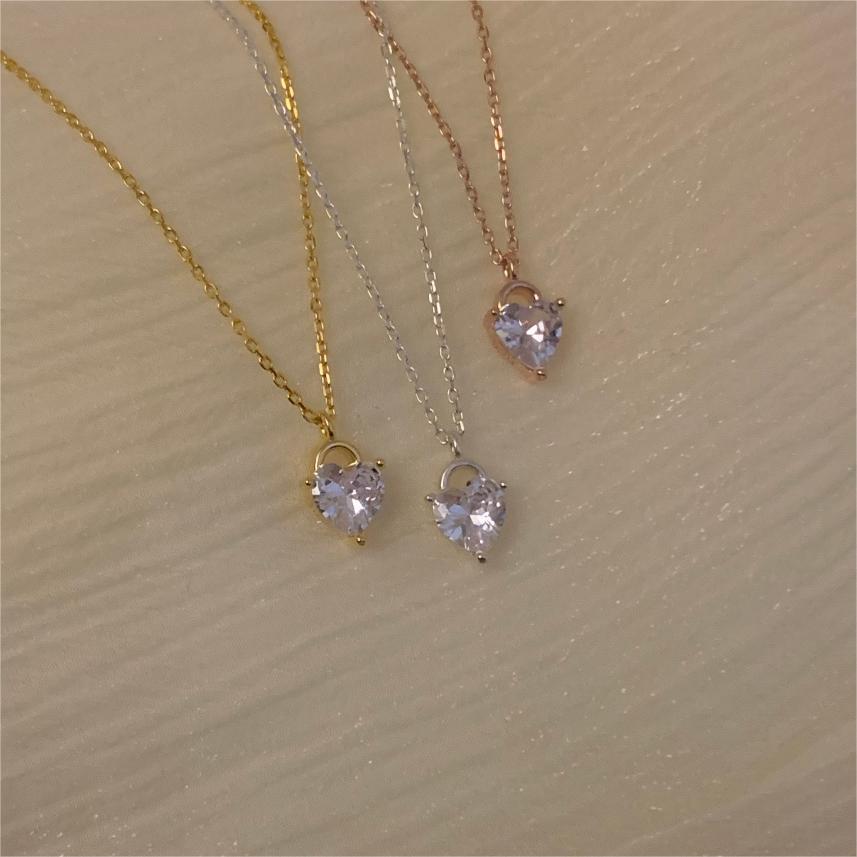 Collana con ciondolo a cuore minimalista in argento sterling 925 con zirconi cubici, catena regolabile
