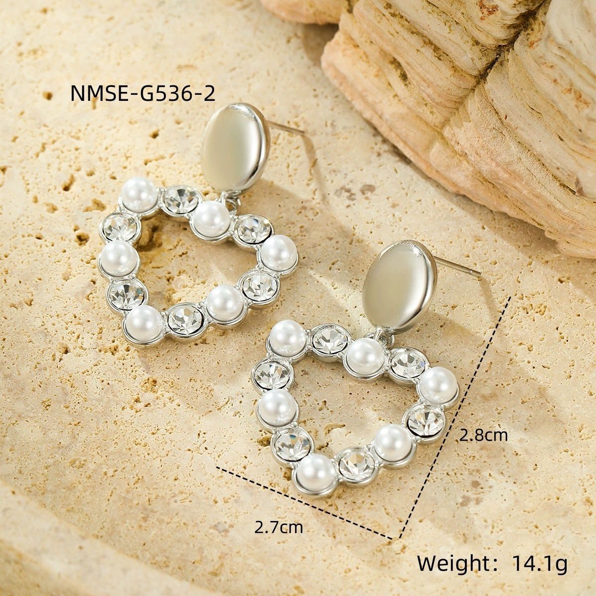 Orecchini a perno da donna in acciaio inossidabile a forma di cuore, minimalisti ed eleganti, con finitura placcata