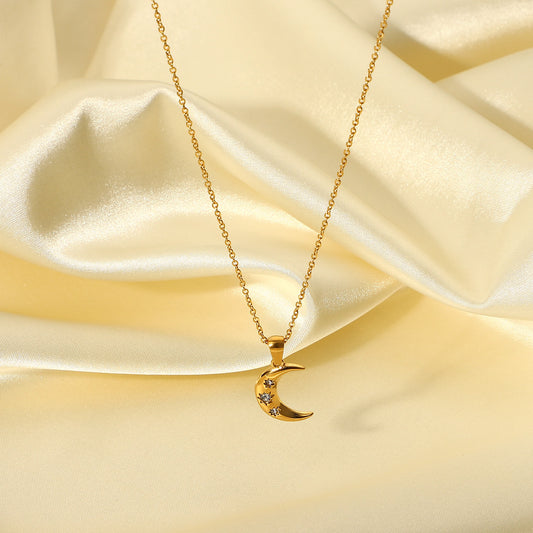Collana con Pendente a Luna Minimalista da Donna con Catena in Acciaio Inossidabile Placcata in Oro 18K e Intarsio di Zirconia Tripla