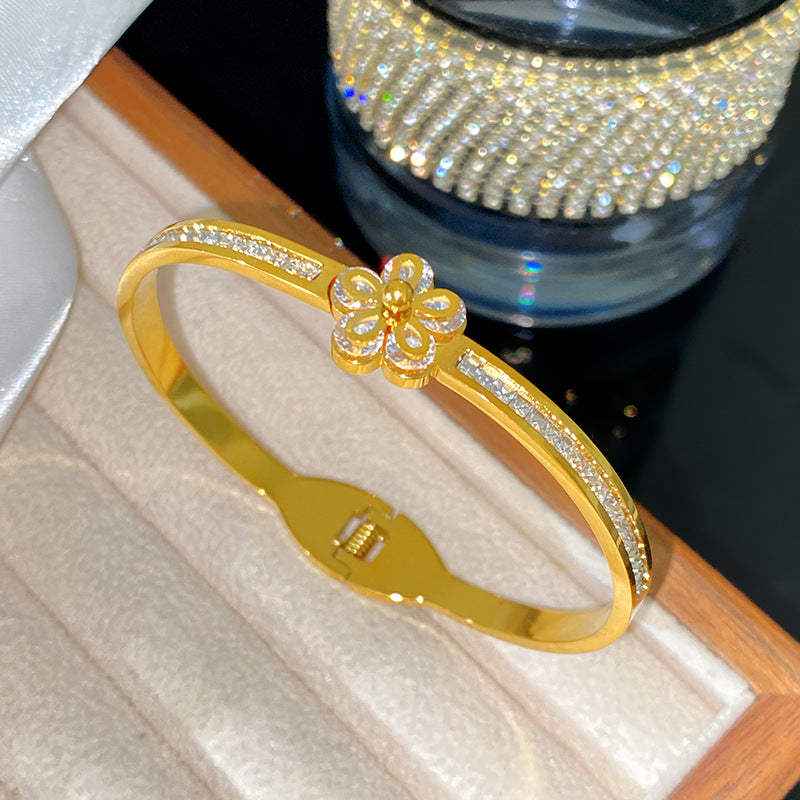 Luxury Floral Hollow Snowflake Daisy Titanium Steel Plated Bangle Bracelet