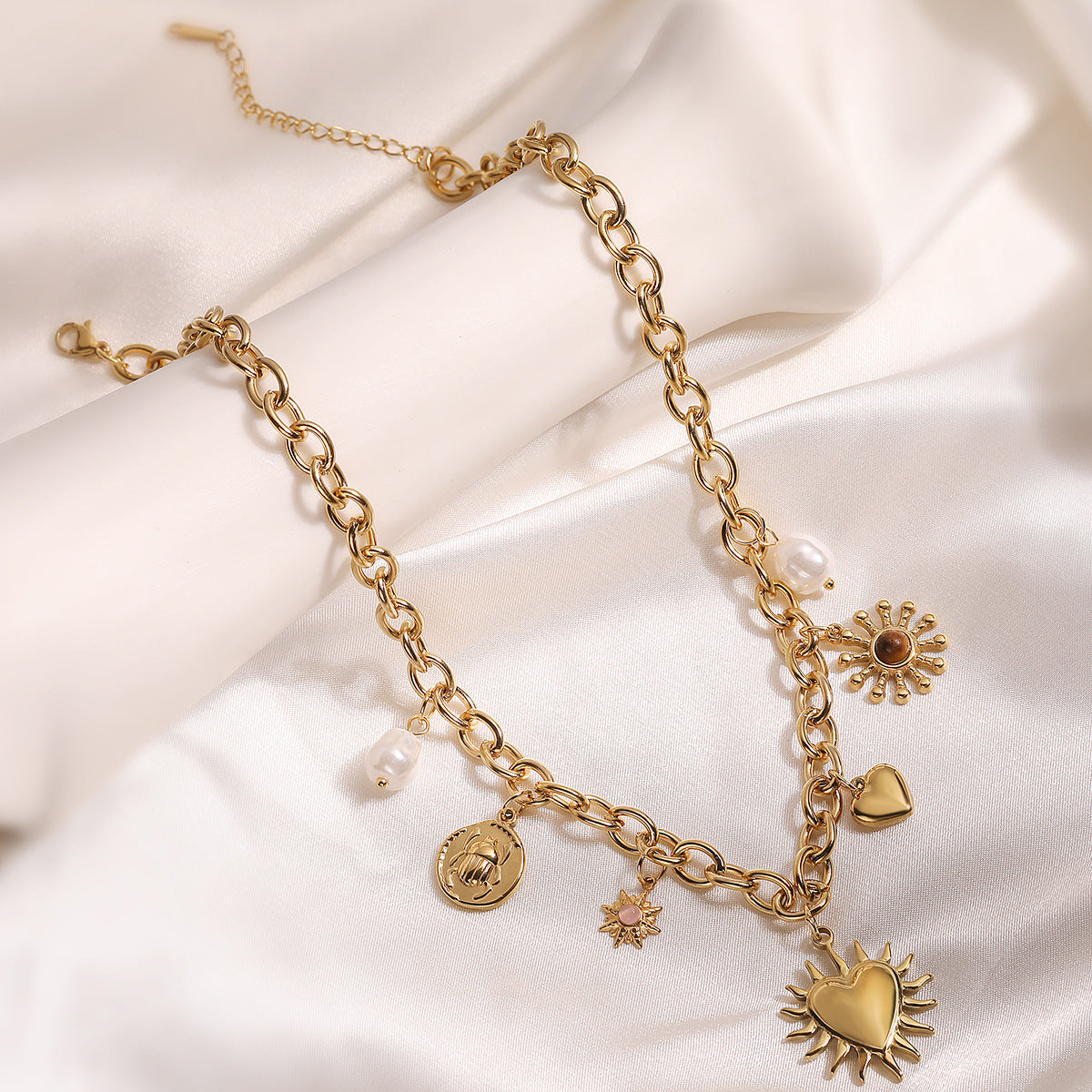 Collar con colgante minimalista geométrico de sol y luna para mujer de acero inoxidable con chapado en oro de 18 quilates