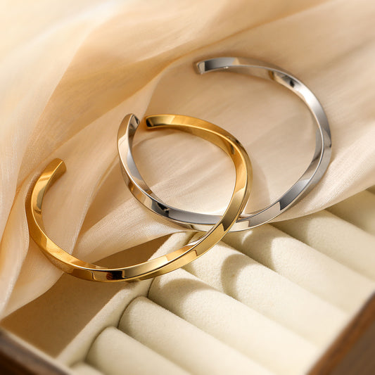 Bracciale a cerchio aperto geometrico minimalista da donna in acciaio inossidabile placcato oro 18K