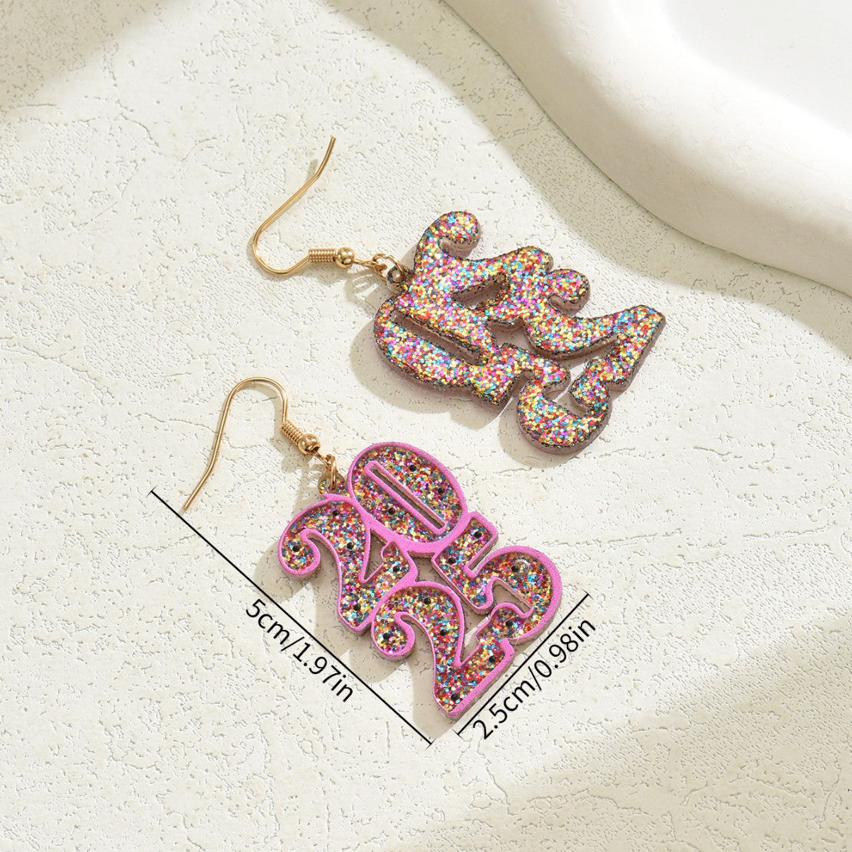 Pendientes minimalistas con diseño de número para mujer con acabado esmaltado en cobre y acero inoxidable