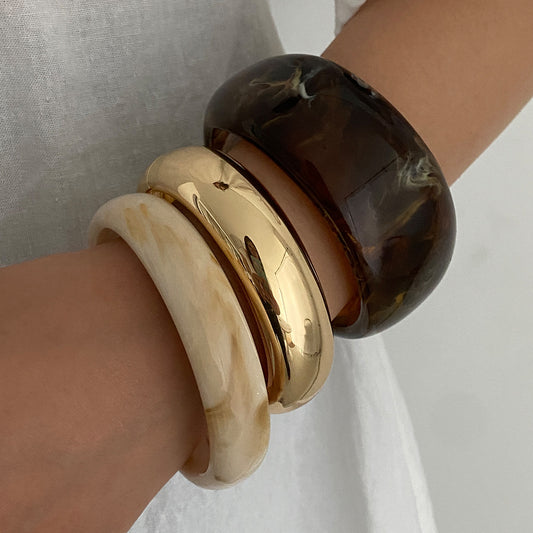 Pulsera minimalista geométrica de acrílico y aleación con baño para mujer