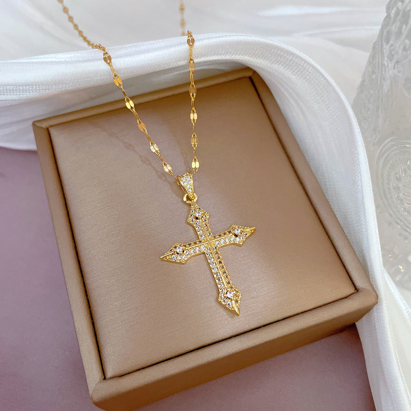 Collana di Lusso a Croce Geometrica in Acciaio al Titanio con Intarsi in Zirconi per Donna