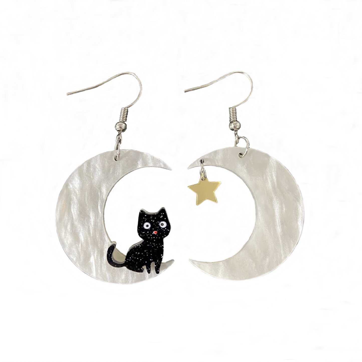 Orecchini in acrilico con gatto sulla luna di Halloween e design stampato per donna