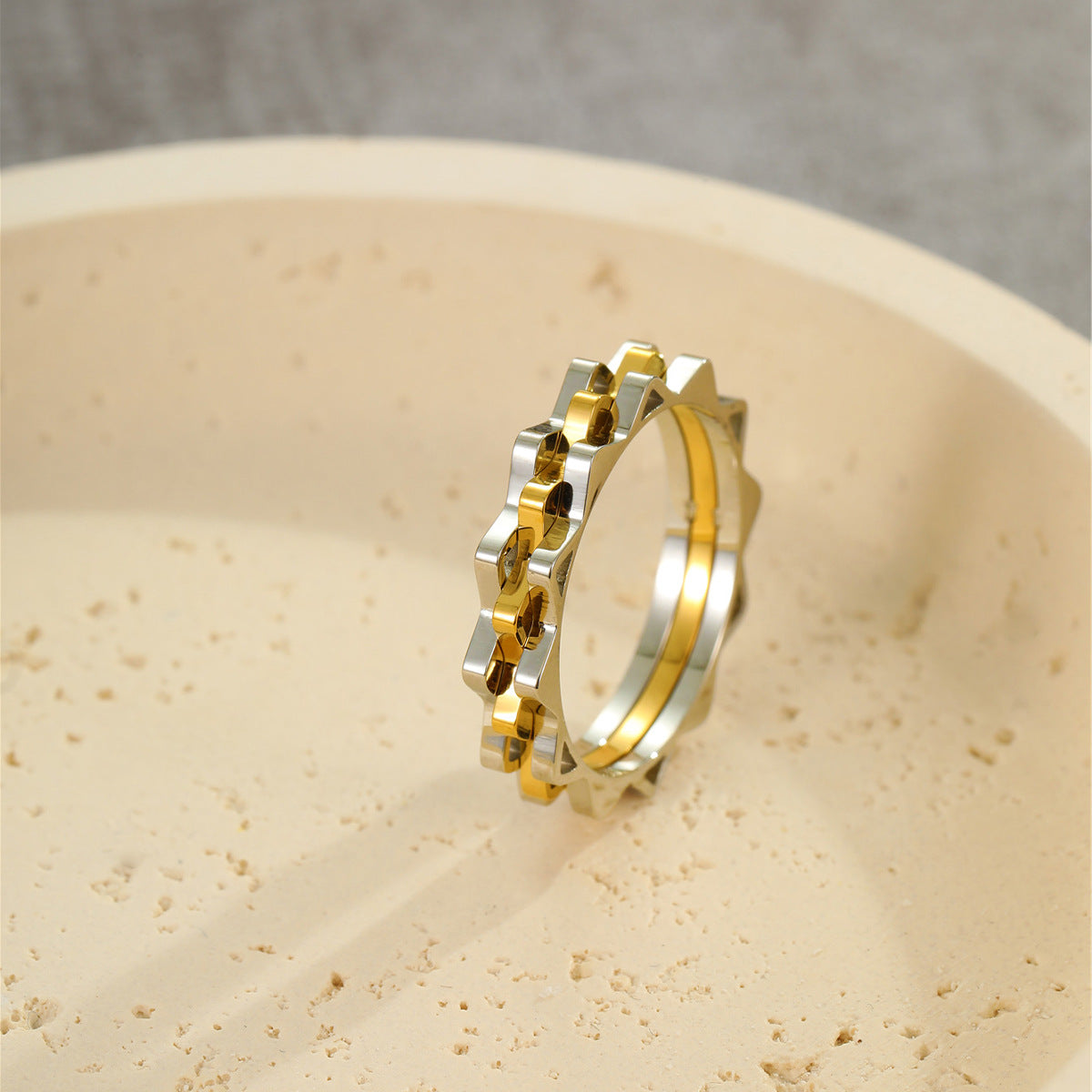 Anillo minimalista de acero de titanio con diseño de engranaje color-block, accesorio de moda unisex galvanizado