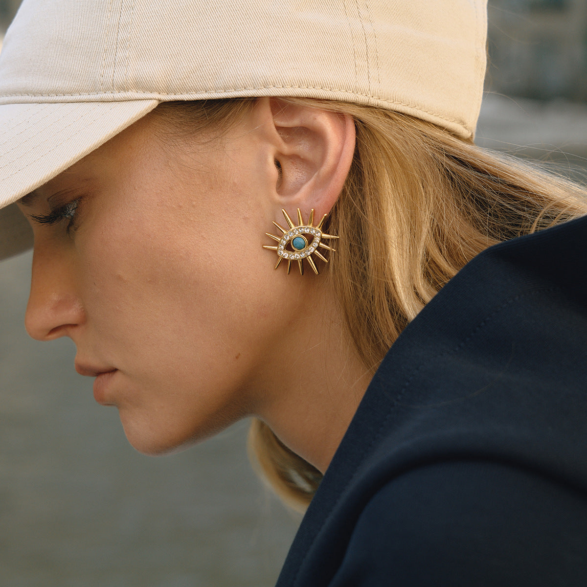 Set de pendientes de tuerca y anillo de ojo turco minimalista para mujer en acero de titanio con baño de rodio