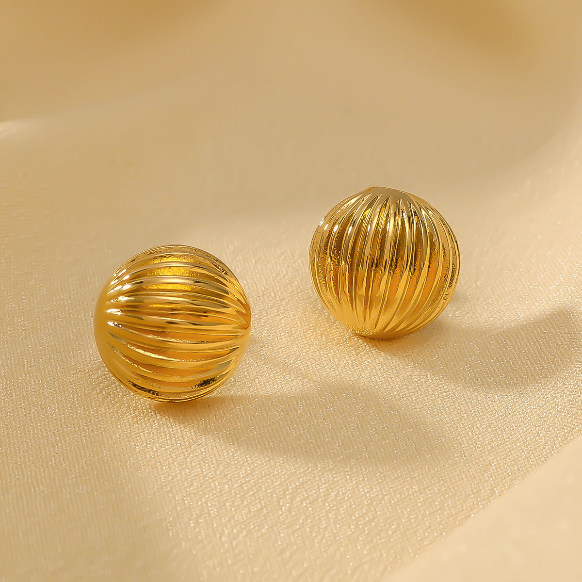 Orecchini a Cerchio Minimalisti Geometrici Semisferici in Acciaio Inossidabile con Placcatura Sottovuoto in Oro 18K da Donna