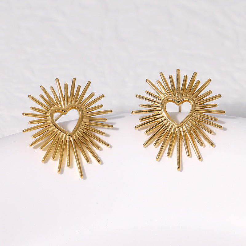 Orecchini a perno geometrici minimalisti in acciaio inossidabile placcati oro 18 carati, acciaio al titanio ipoallergenico, con accento a cuore, finitura elegante di lusso retrò