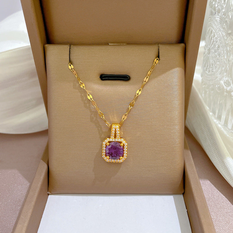 Collana da Donna Coreana con Ciondolo Geometrico Quadrato in Acciaio al Titanio, Intarsiato con Strass e Catena Regolabile
