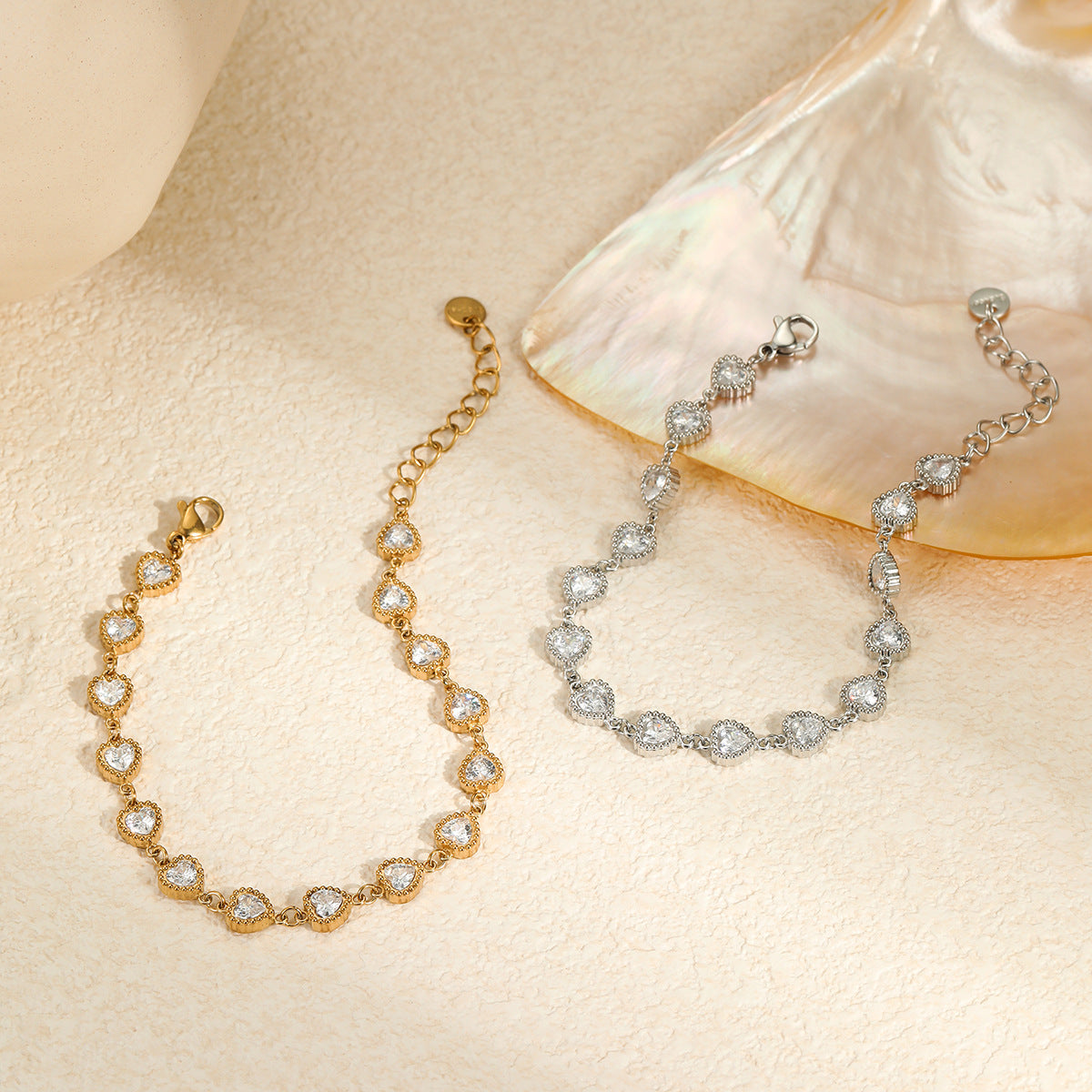 Pulsera de acero inoxidable con forma de corazón, adornada con diamantes de imitación, estilo vintage de lujo para mujer, con acabado chapado