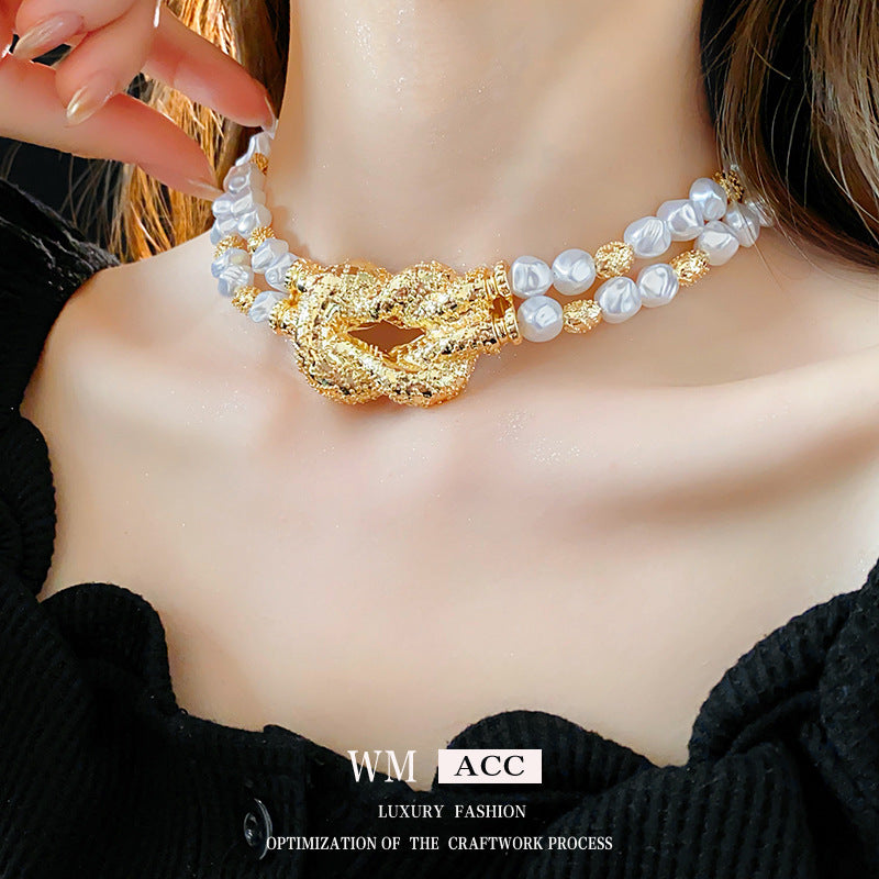 Collana da donna con perle a doppio strato annodate in stile francese chic con pendente geometrico, lega galvanizzata, elegante catena per clavicola