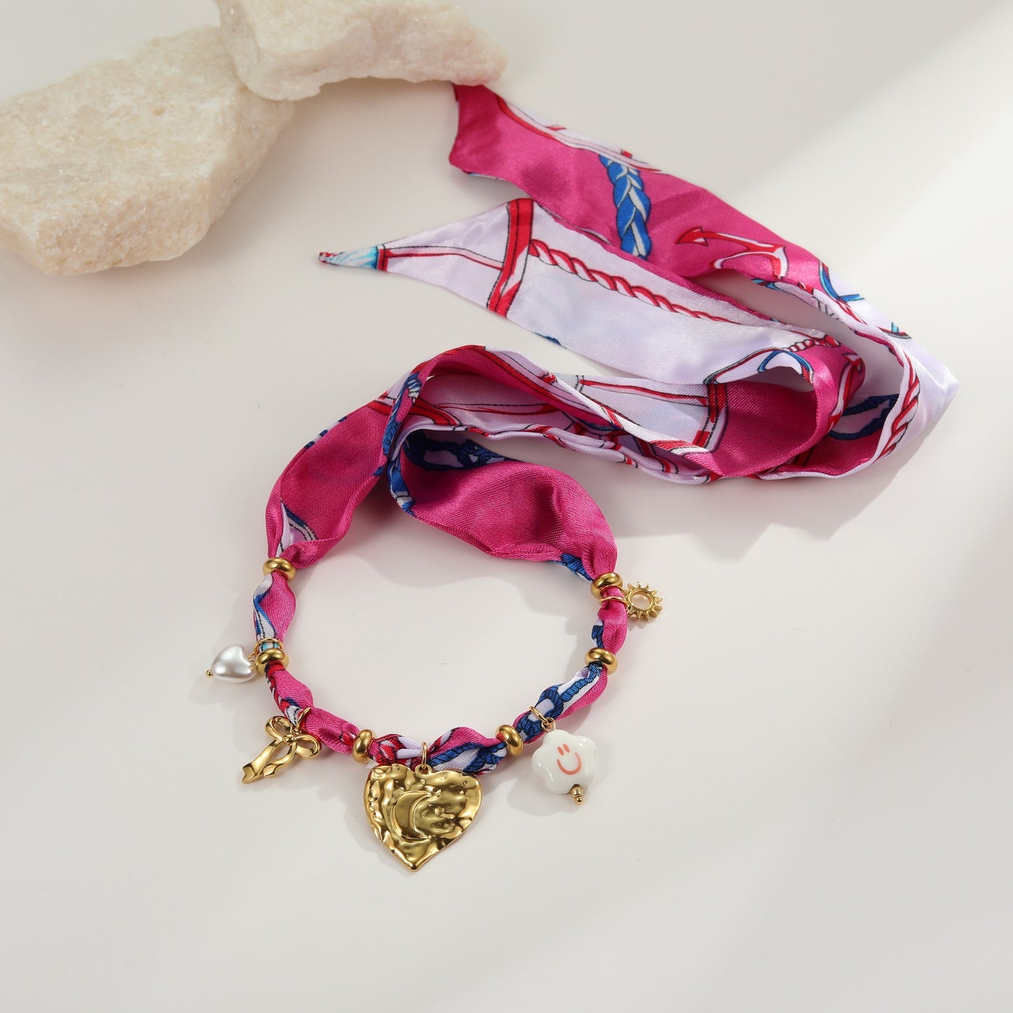 Elegante collar con colgante de corazón de acero inoxidable con acabado chapado para mujer, accesorio de moda para la oficina