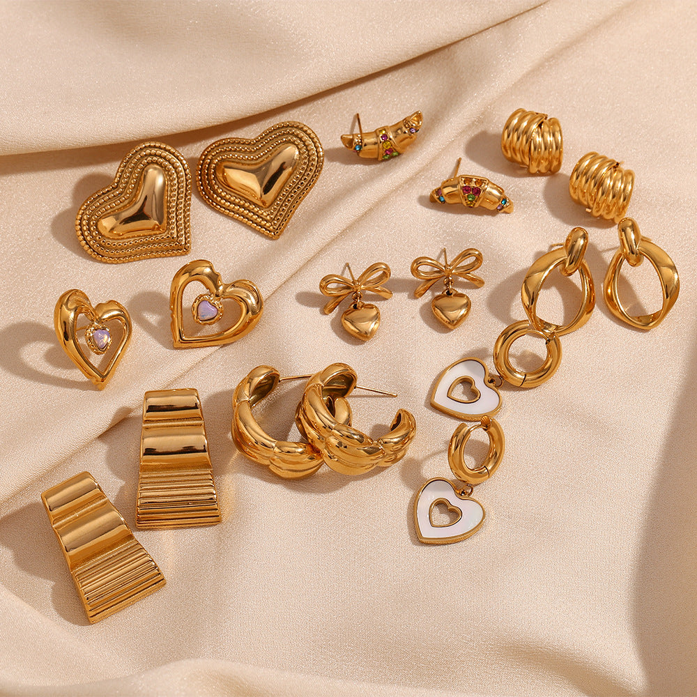 Vintage-Inspired Geometric Hollow-Woven Stainless Steel Ear Studs with 18K Gold Plating and Heart Shape Accent