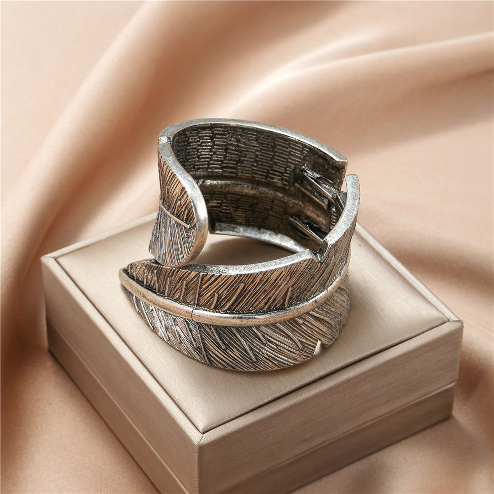 Vintage Sweet Geometric Leaf Plated Alloy Spring Cuff Bracelet for Women