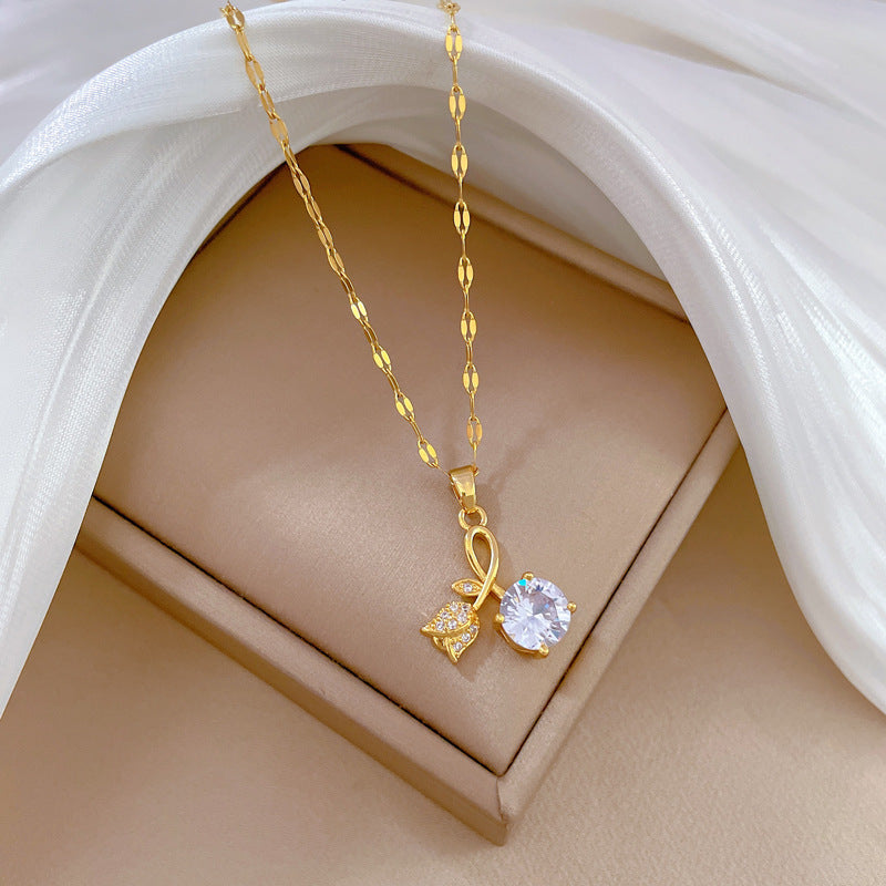 Collar de cadena de acero de titanio con colgante geométrico de pedrería dulce de lujo