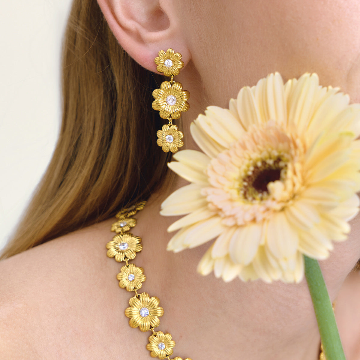 Minimalist Daisy Flower Titanium Steel Pendant Necklace Gold Plated Stainless Steel Chain for Women