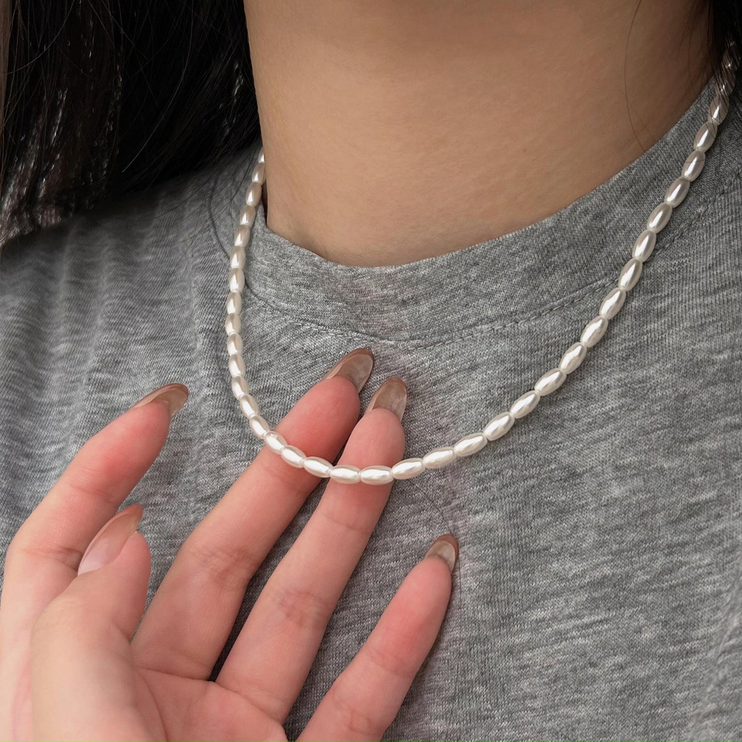Collana Pendente Geometrica Minimalista in Argento Sterling 925 con Intarsio di Strass e Catena a Croce