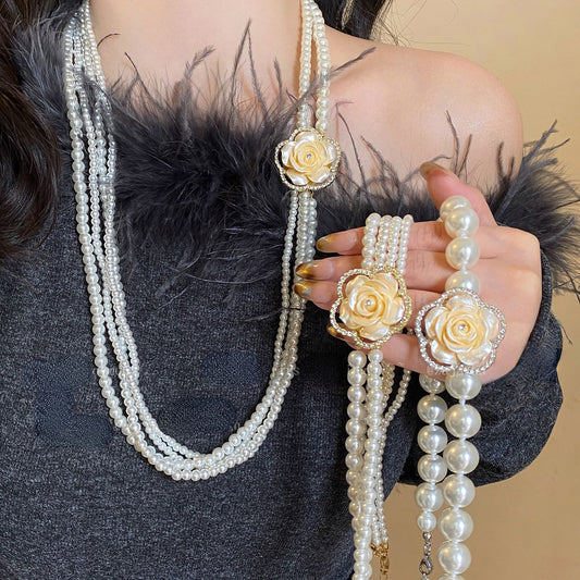 Elegant French Vintage Floral Pearl Necklace with Rhinestone Accents for Women, Delicate Clavicle Chain in Plated Finish