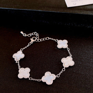 Bracciale con Fiori di Trifoglio Floreali in Madreperla e Zirconi Cubici Stile Lussuoso da Donna con Elegante Estetica Vintage Francese