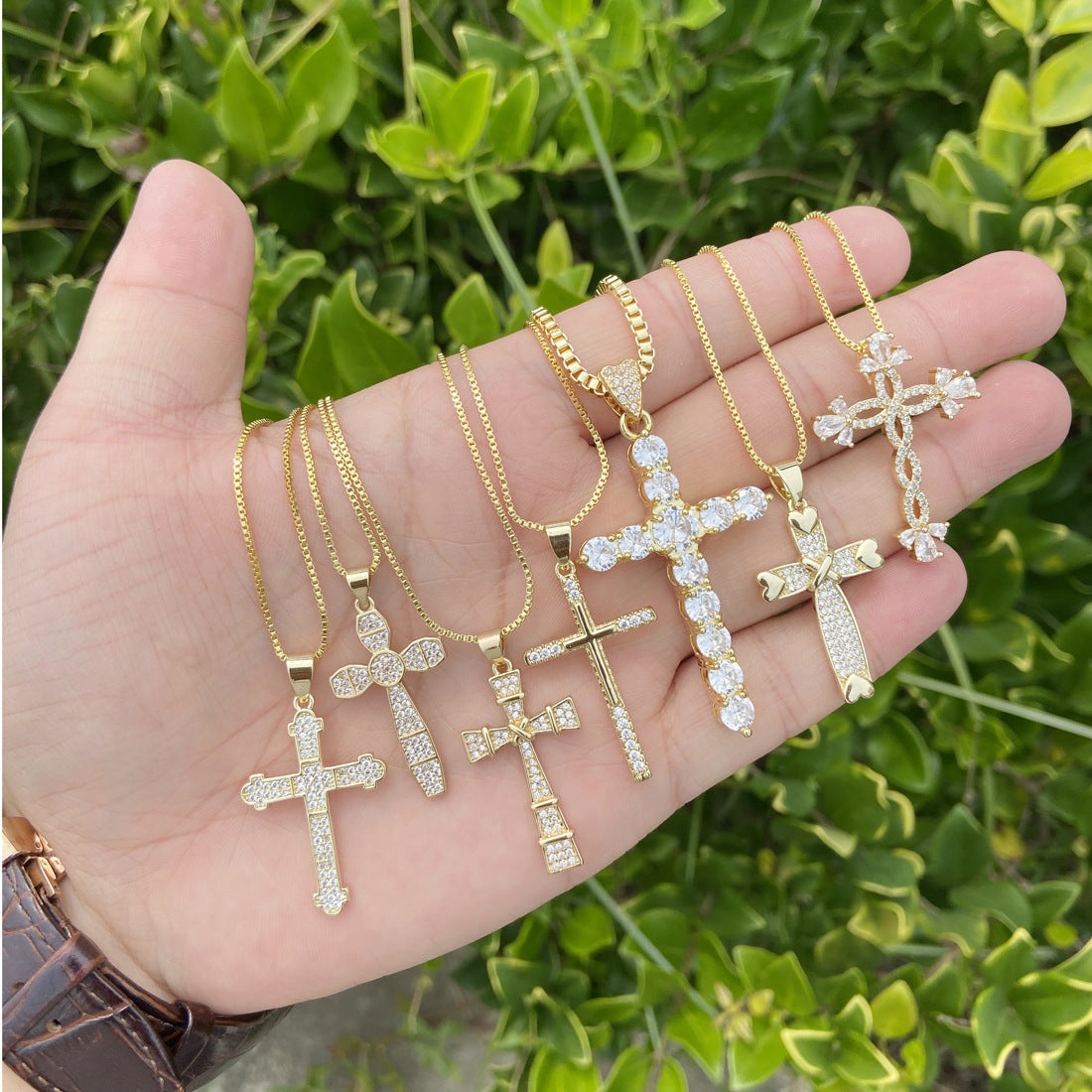 Fashionable Cross Pendant Necklace in Copper with Rhinestone Inlay and 18K Gold Plating for Women