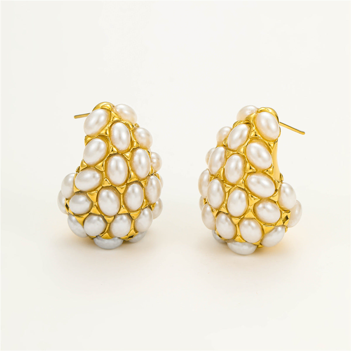 Pendientes de acero de titanio con forma de lágrima estilo vintage, incrustaciones de perlas y baño de oro de 18 quilates para mujer
