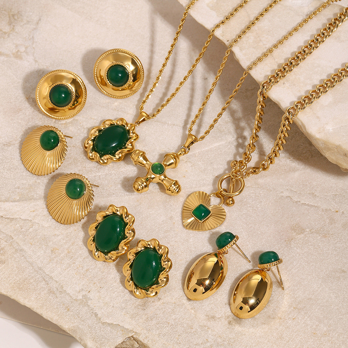 Collana con ciondolo geometrico in acciaio inossidabile, con ciondolo in acciaio al titanio e finitura galvanizzata da donna