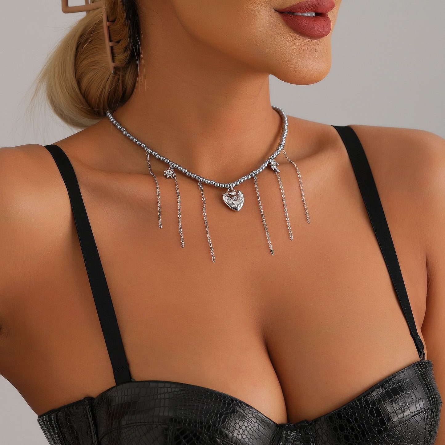 Minimalist Star Heart Moon Pendant Necklace for Women with Alloy Material and Plated Finish
