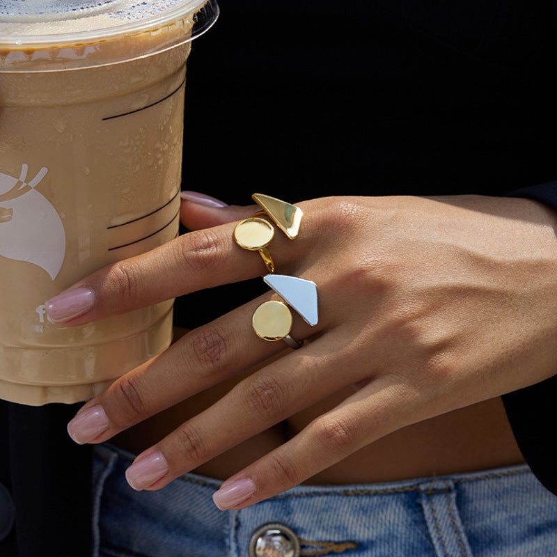Anillo de acero de titanio geométrico para mujer con acabado chapado, accesorio de moda moderno y minimalista