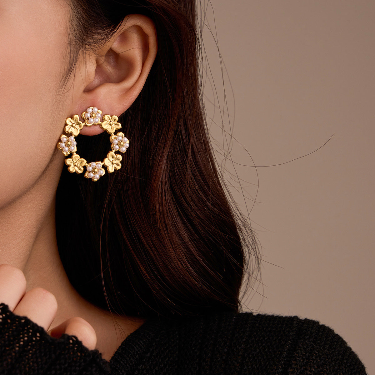 Pendientes de perlas y flores de estilo vintage con baño de oro de 18 quilates en acero inoxidable
