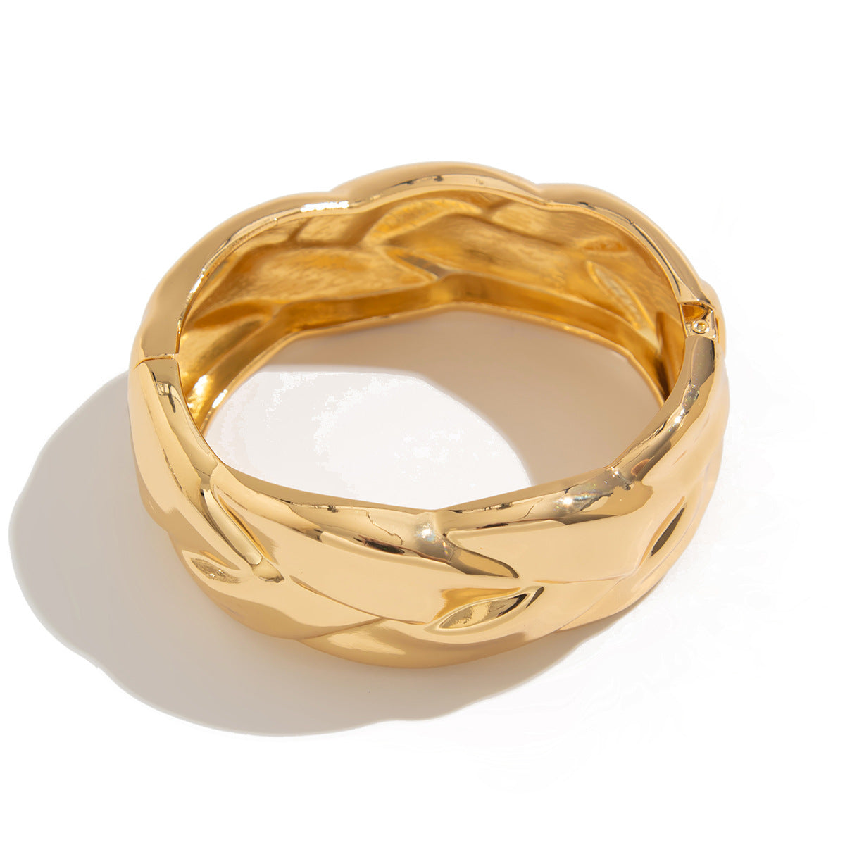 Bracciale a Polsino Intrecciato Asimmetrico Cavo in Lega con Finitura Galvanizzata da Donna