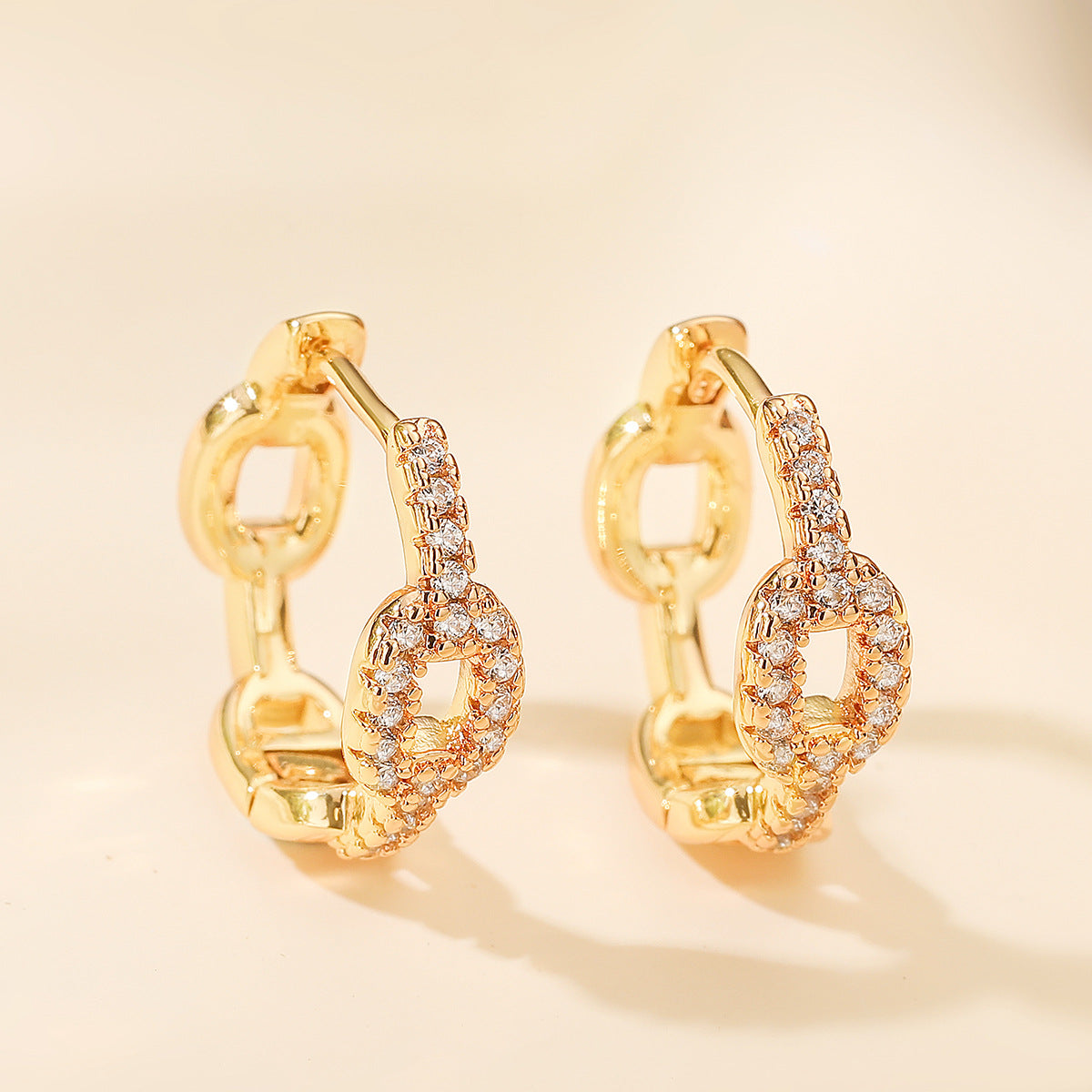 Pendientes de Aro Geométricos Minimalistas para Mujer de Cobre con Baño de Oro de 18K y Incrustaciones de Circonitas