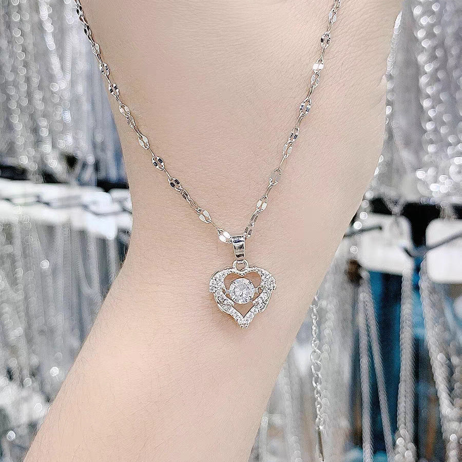 Affascinante Collana con Ciondolo a Cuore d'Angelo da Donna in Acciaio al Titanio con Intarsio di Strass su Catena a O Design Elegante Minimalista