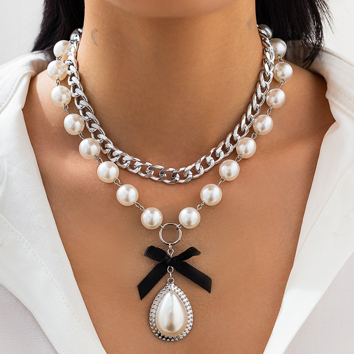 Collana con ciondolo a goccia dolce e grintosa con perle artificiali su catena a sfera per donna