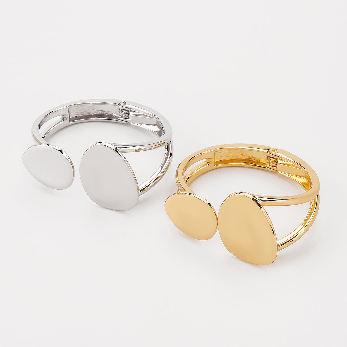 Elegante Pulsera Primaveral Minimalista de Lujo para Mujer, Fabricada en Aleación con Acabado Chapado y Diseño Circular Geométrico
