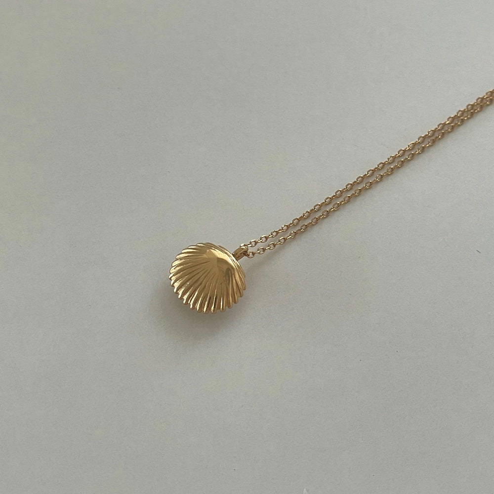 Collana minimalista con conchiglia geometrica e perla in argento sterling 925 placcato oro su catena snake
