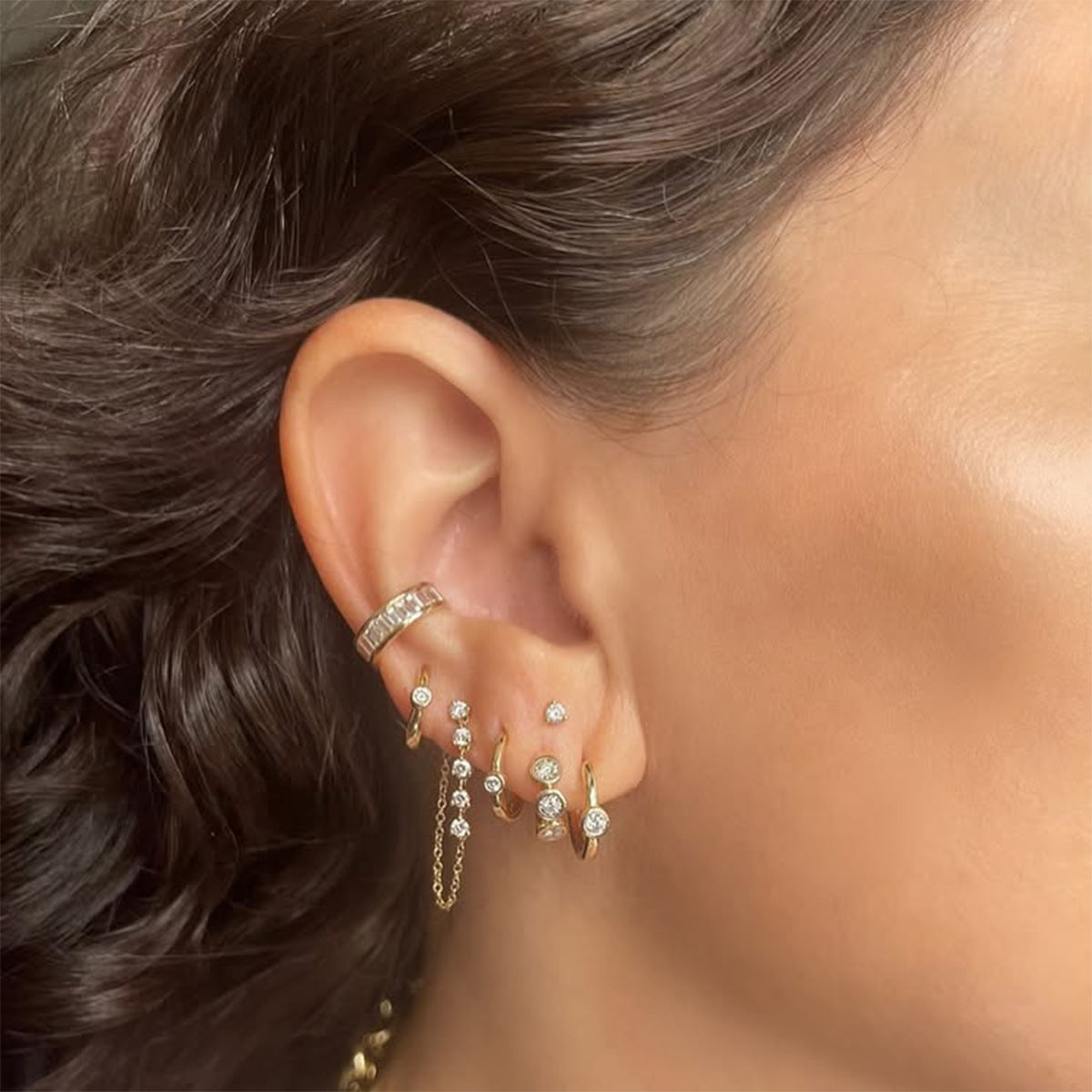 Orecchini a clip geometrici in acciaio inossidabile con intarsi di strass per donna, polsini in acciaio al titanio placcato