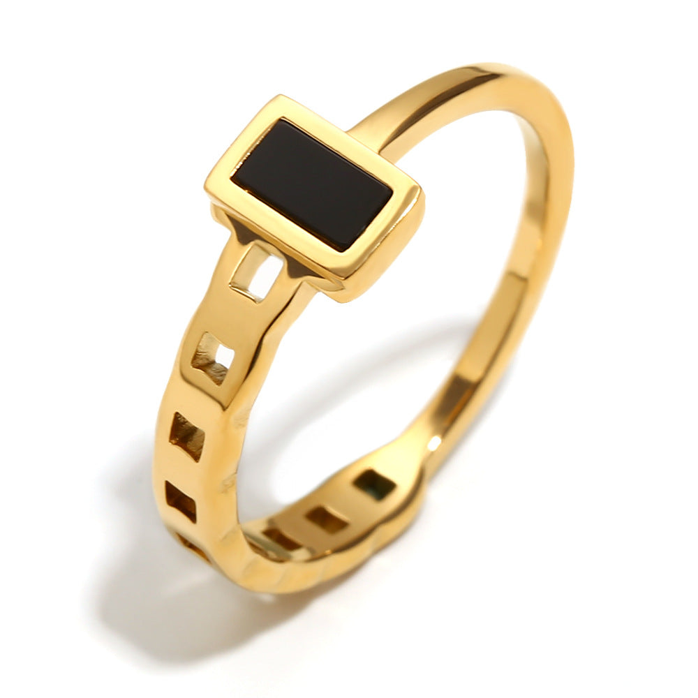 Anello Minimalista Geometrico da Donna in Acciaio Inossidabile Placcato Oro 18K Design Quadrato Asimmetrico in Vinile Nero