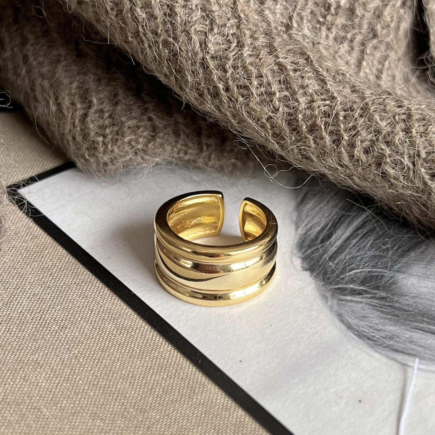 Anillo abierto irregular de diseño original para mujer en plata de ley 925 con patrón de doble anillo