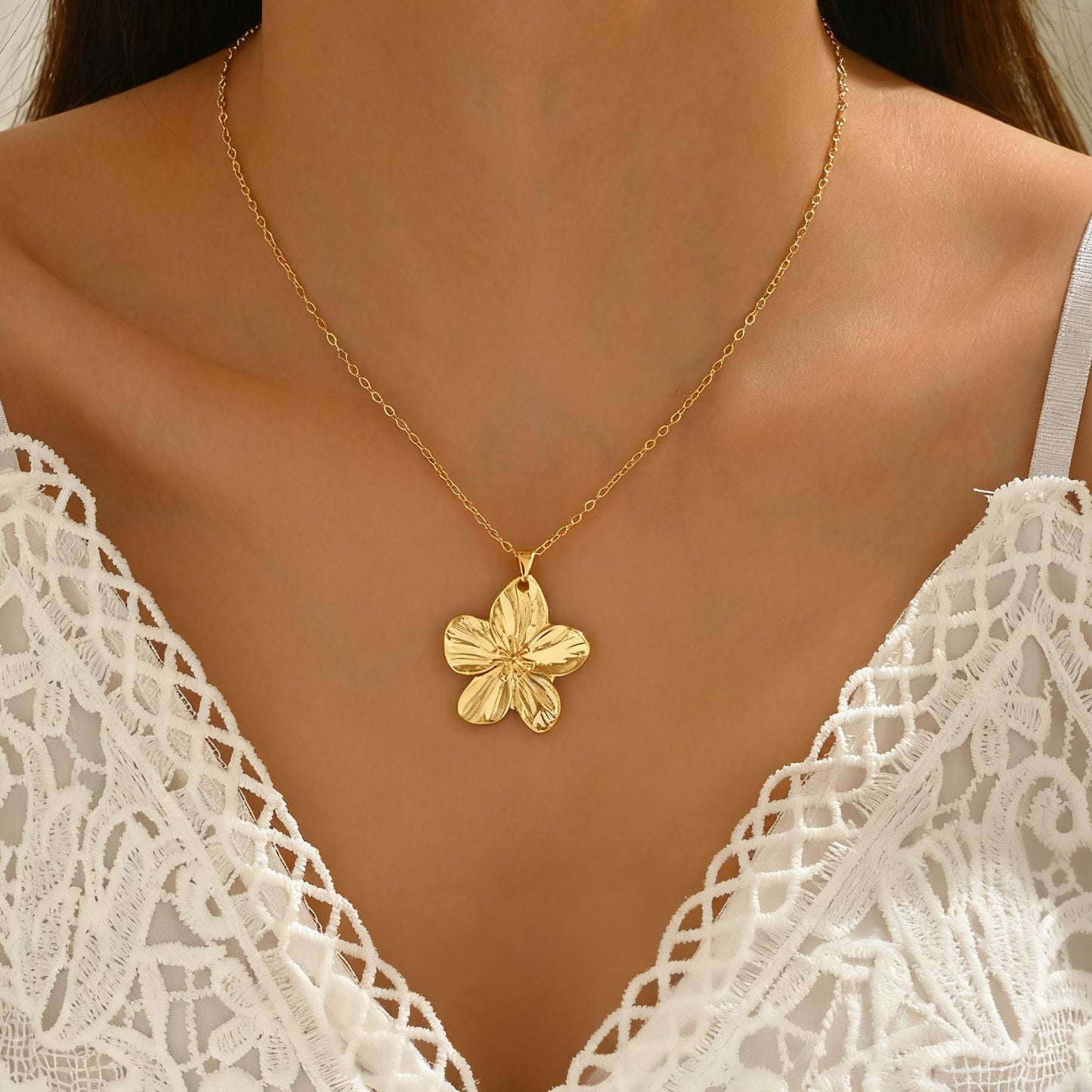 Collar con colgante de aleación redonda de varias capas y cadena singapur