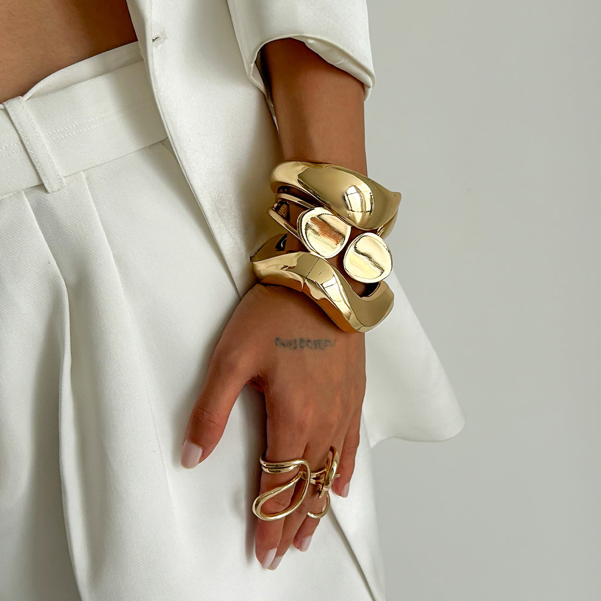 Irregular Wavy Round Zinc Alloy Plated Bracelet Set