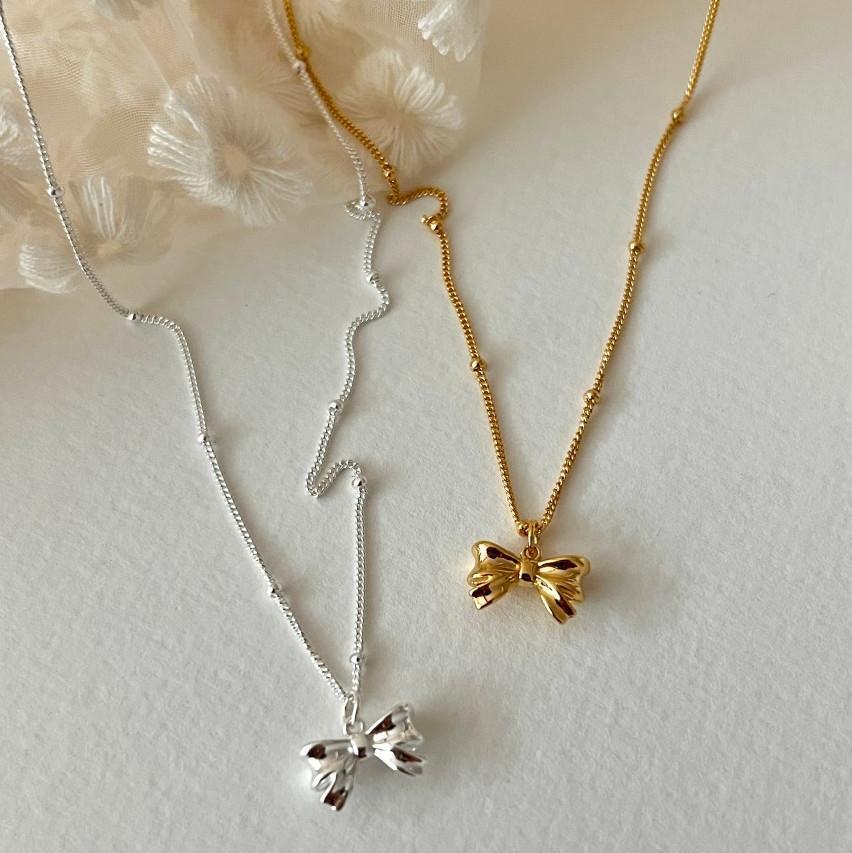 Collana Pendente Nodo ad Arco Minimalista in Argento Sterling 925 con Design Geometrico