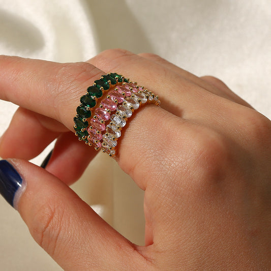 Anillo Ajustable Ovalado Minimalista para Mujer con Banda de Cobre Bañada en Oro de 18K e Incrustaciones de Circonita Cúbica