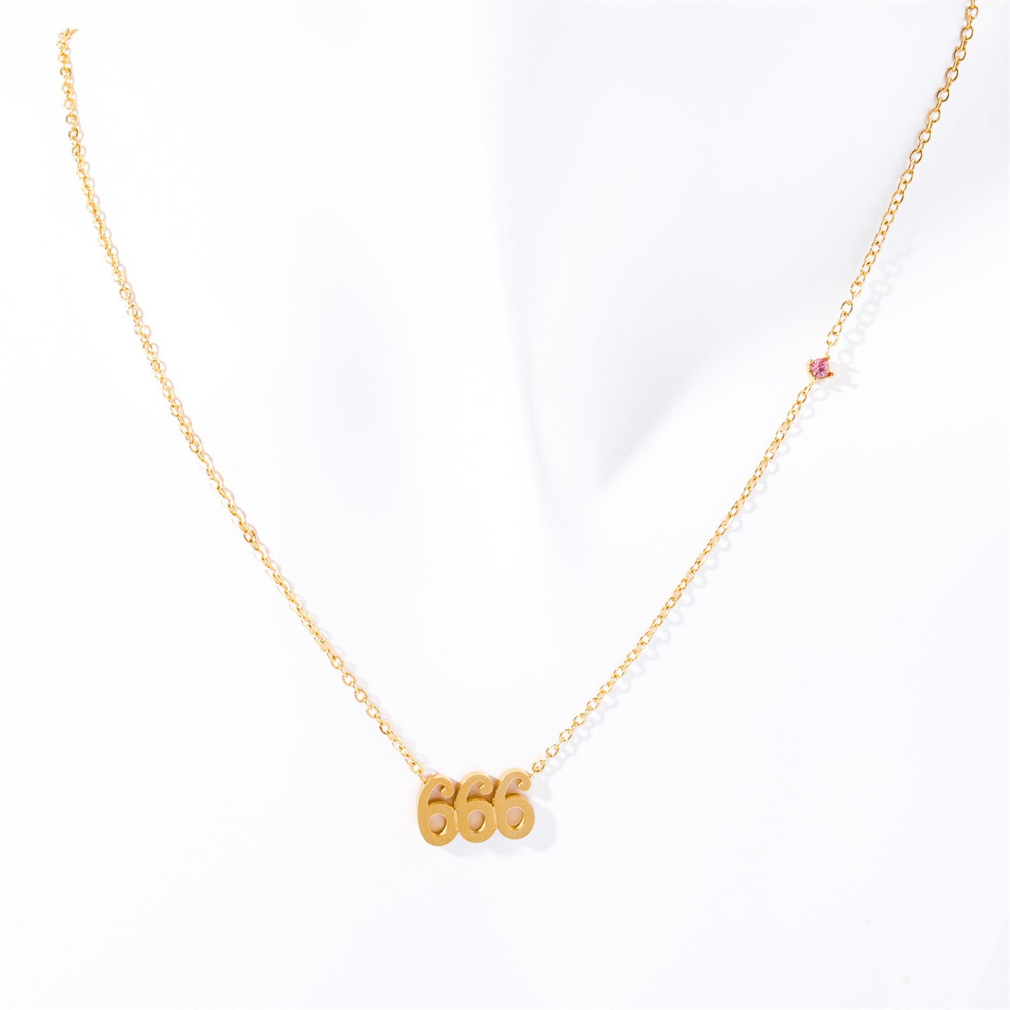 Collana con ciondolo numero angelo in acciaio inossidabile di lusso con accenti di strass, catena a medaglione personalizzabile a tre cifre per donna