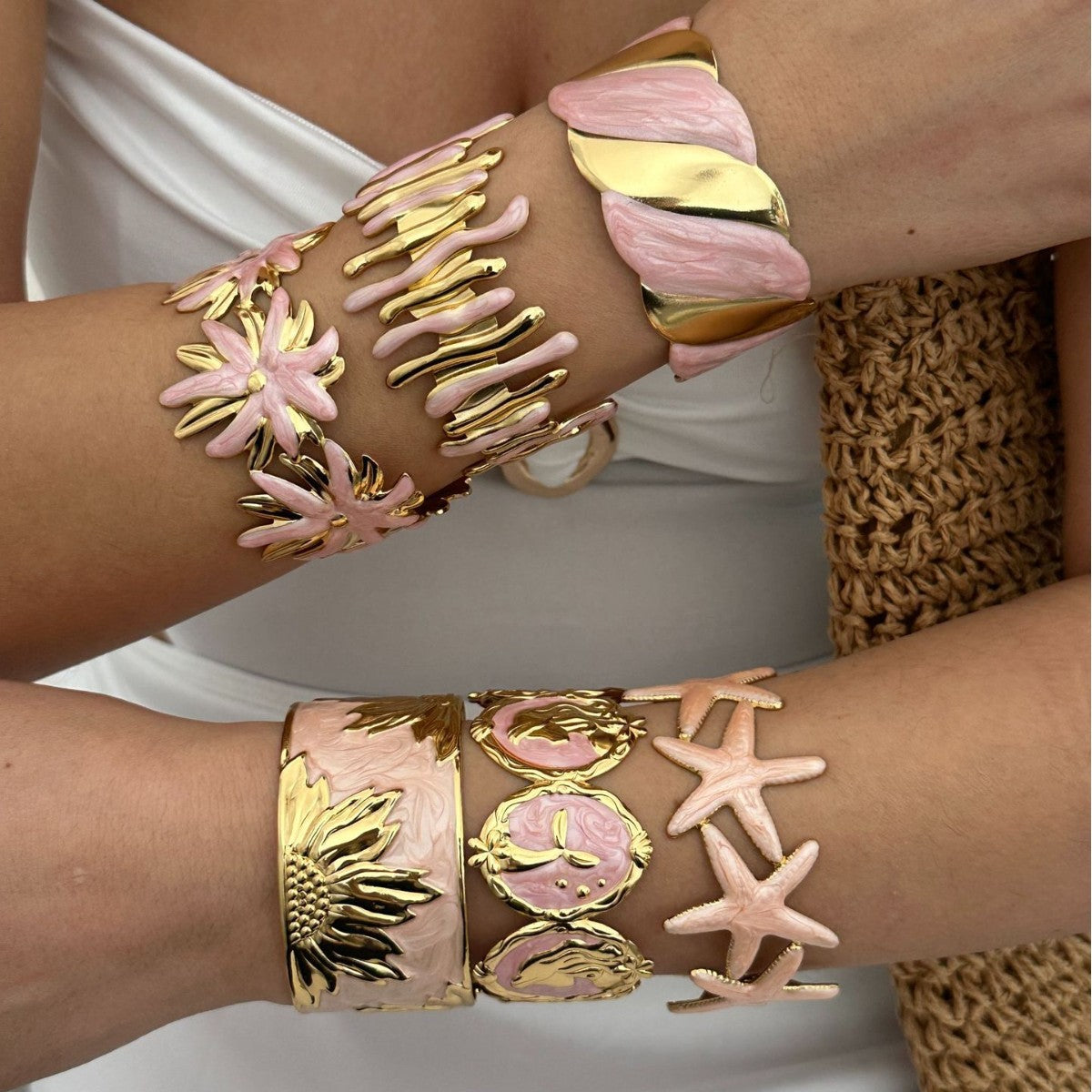 Bracciale Vintage a Forma di C con Stella Marina e Conchiglia, Smaltato e Dorato in Acciaio Inossidabile