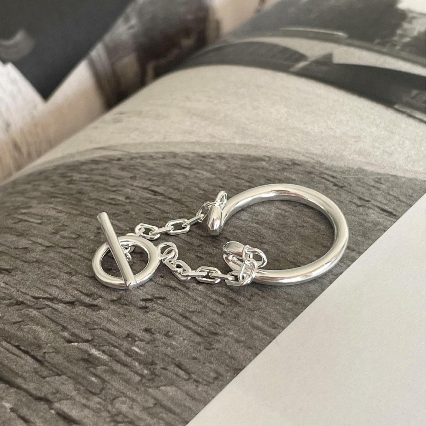 Anillo minimalista de plata de ley 925 con forma de corazón abierto para mujer con diseño dulce y fresco
