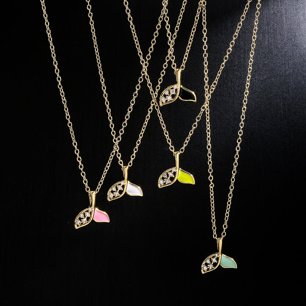 Collana Pendente Coda di Pesce Fresca e Delicata da Donna in Rame con Placcatura in Oro 18K e Finitura a Smalto