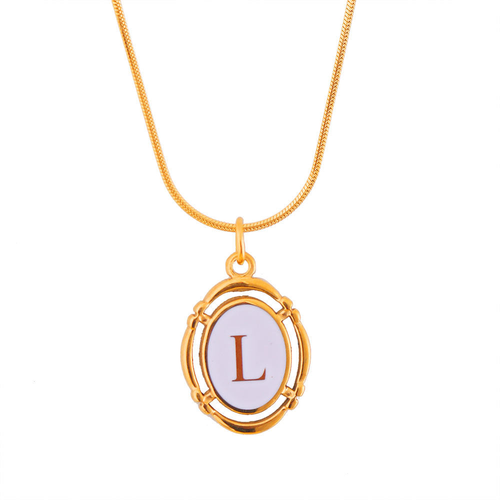 Collana con Pendente Ovale Minimalista a Forma di Lettera in Acciaio al Titanio Placcato Oro con Finitura Smaltata Unisex